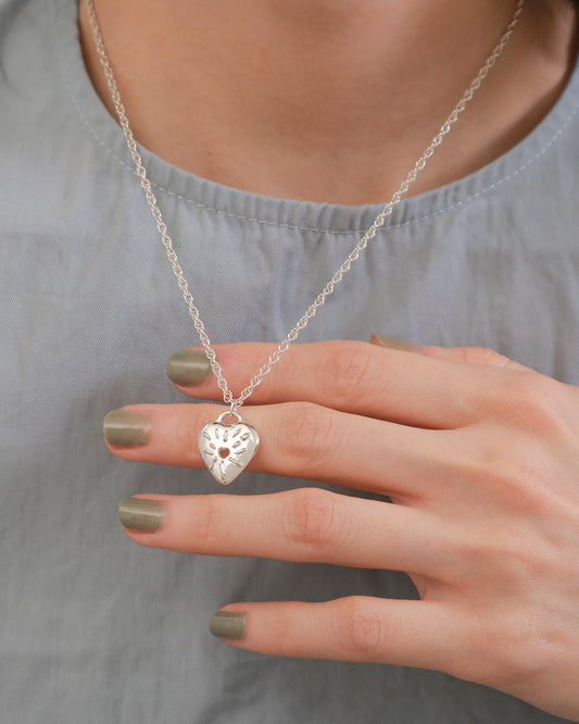 Heart pendant necklace